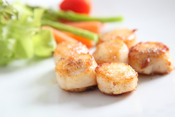 close up of pan seared sea scallops