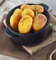 Roasted potatoes with rosemary