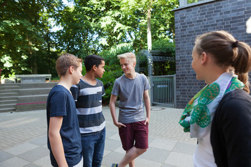 Schüler genießen Pause