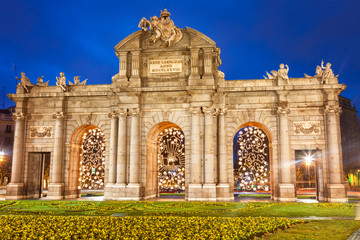 Fototapeta premium Puerta de Alcala at Christmas. Madrid, Spain