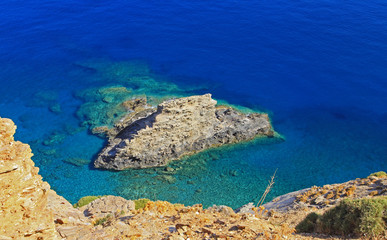 Fototapeta na wymiar Shallow clear sea of Crete