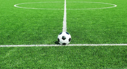 Tuinposter Voetbal Voetbal voetbalveld stadion gras lijn bal achtergrond