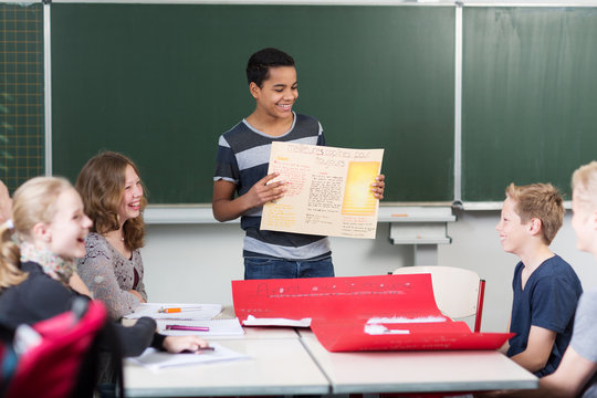 Schüler hält Referat