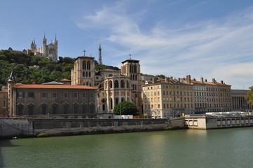 Fototapeta na wymiar Primatiale Saint-Jean de Lyon et basilique de Fourvière