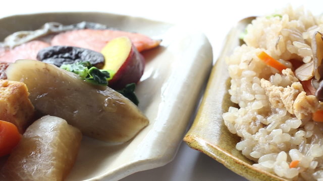 日本の食卓イメージ 秋の味覚　舞茸ご飯とおかず  クローズアップ