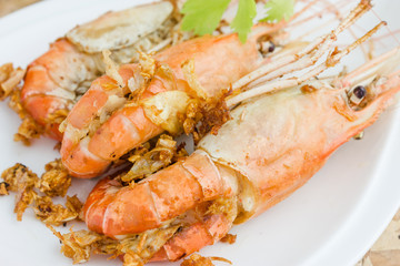 Fried shrimp with pepper and garlic