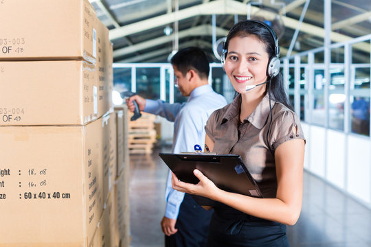 Customer Service in Asian export warehouse