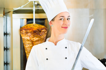 Kebab - heißer Dönerteller mit frischen Zutaten