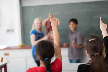 Schüler im Biologie-Unterricht