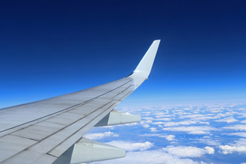 Obraz premium Plane wing in flight