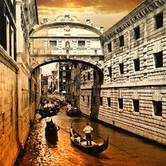 Plakat Venice na zachodzie słońca. Most zabytków