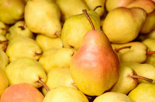Ripe pears in market
