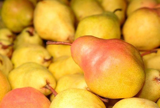 Ripe pears in market