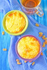 cupcakes with cottage and raisins