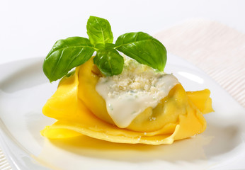 Ricotta and spinach tortelloni with cream sauce and Parmesan