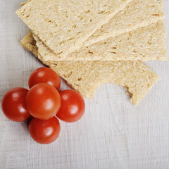 Pieces of toast and tomatoes