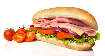 bocadillo jugoso con ensalada