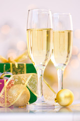 Champagne glasses with gifts