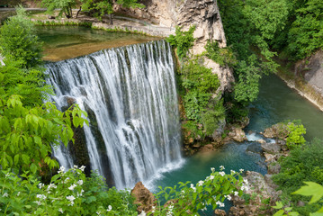 Fototapeta na wymiar Wspaniały wodospad w Jajce, Bośnia i Hercegowina
