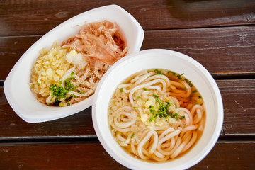 Udon in foam bowl4
