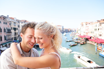 Fototapeta na wymiar Dating couple hugging and kissing in Venice