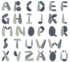 Großbuchstaben aus seltenen Kieselsteinen