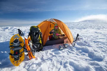 Meubelstickers Camping during winter hiking in Carpathian mountains © Maygutyak