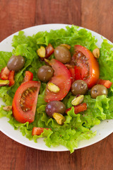 salad with pistachios