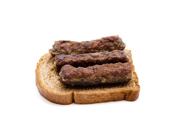 Hackröllchen auf Toast