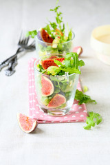 salad with fresh ruccola and figs