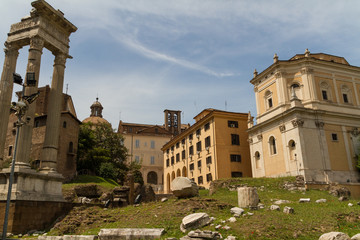 Fototapeta na wymiar Ruiny według Teatro di Marcello, Rzym - Włochy