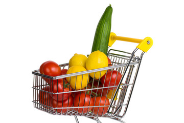 Einkaufswagen mit Gurke,Tomaten und Zitronen