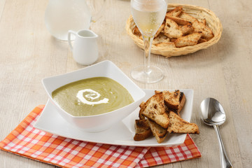 Vellutata di verdure con crostini