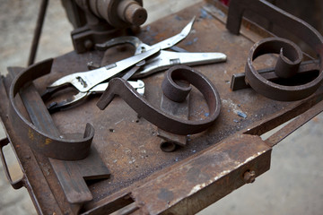 Ferronnerie, fer forgé, métal, artisan, outils, atelier