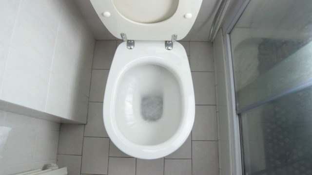 water splash in toilet