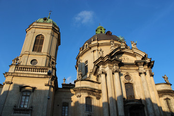 Fototapeta na wymiar Kościół i klasztor Dominikanów we Lwowie