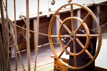 Steuerruder,Ruder auf einem alten Segelschiff im Hafen von Kiel, © Ralf Gosch