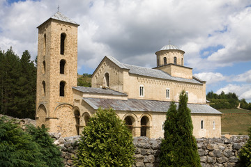 Fototapeta na wymiar Monaster Sopocani w Serbii, światowego dziedzictwa UNESCO