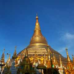 Fototapeta premium Shwedagon Paya in Yangon, Myanmar
