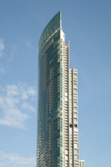 Fototapeta premium high building with blue sky from the public view