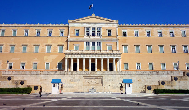 Le Parlement de Grèce et sa Garde par les Evzones à Athènes