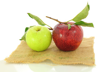 red and green apple