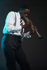 Fototapeta premium Retro african american jazz musician playing on his trumpet. Wea