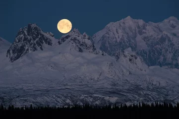 Crédence de cuisine en verre imprimé Denali Lever de la pleine lune sur le mont McKinley Denali Range Alaska Minuit