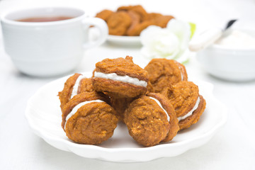 Pumpkin cookies with cream filling