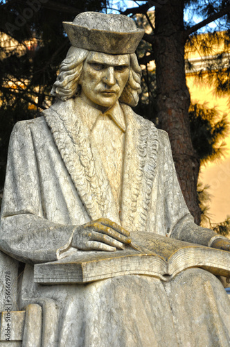 Resultat d'imatges de ramon muntaner escultura