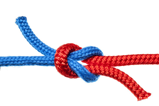 Knoten Verbindung rotes und blaues Seil 
