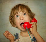 Altes Foto: Kind telefoniert