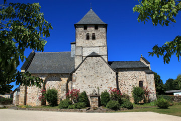 Fototapeta na wymiar Kościół Saint-Cyr-les-szampany (Dordogne)