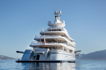 Luxuriöse Motoryacht - Luxus-Yacht